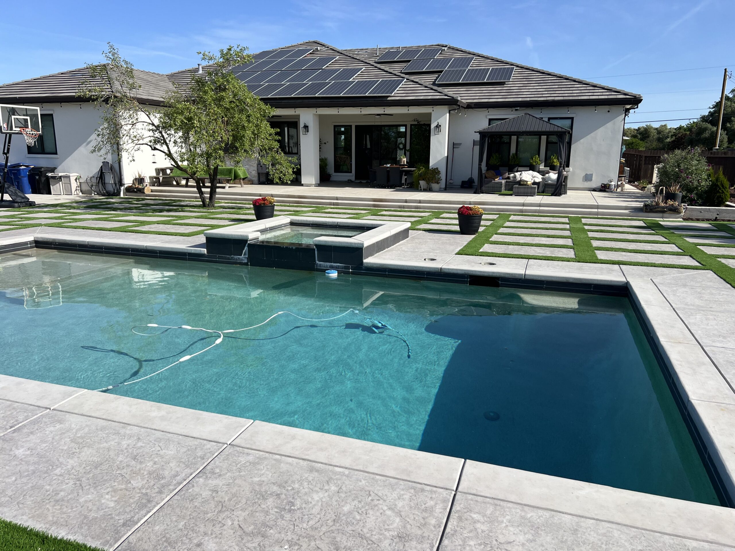 Weekly pool cleaning service in Corona, CA by Reign Pool Services